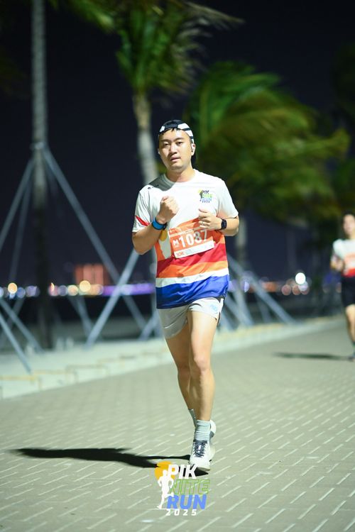 Race photo from PIK NITE RUN 2025