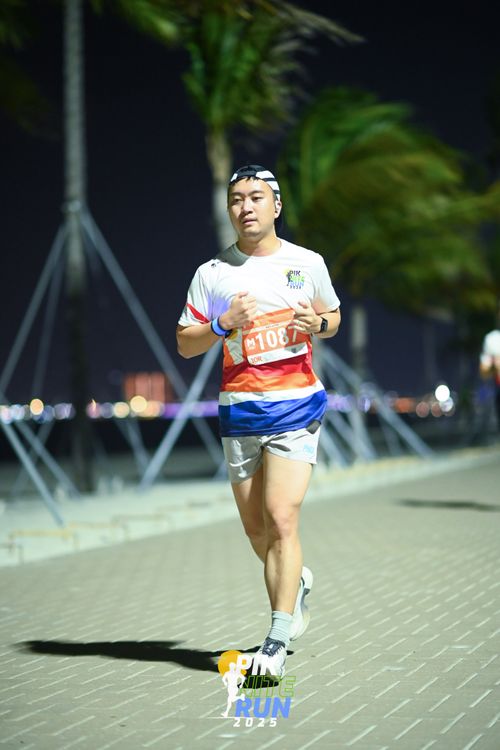 Race photo from PIK NITE RUN 2025