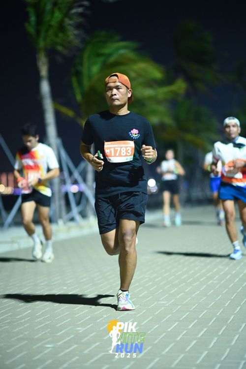 Race photo from PIK NITE RUN 2025