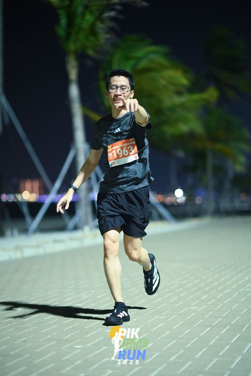 Race photo from PIK NITE RUN 2025