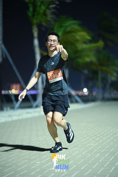 Race photo from PIK NITE RUN 2025