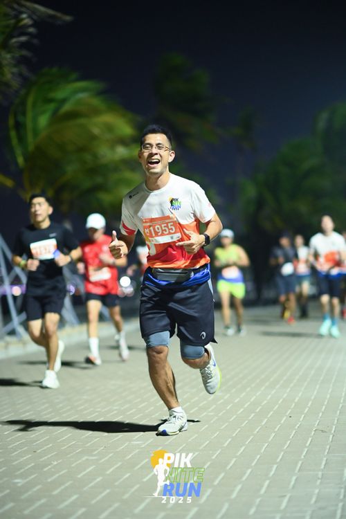 Race photo from PIK NITE RUN 2025