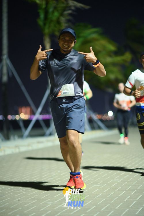 Race photo from PIK NITE RUN 2025