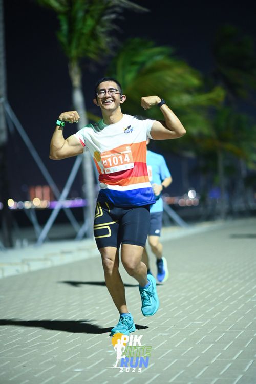 Race photo from PIK NITE RUN 2025