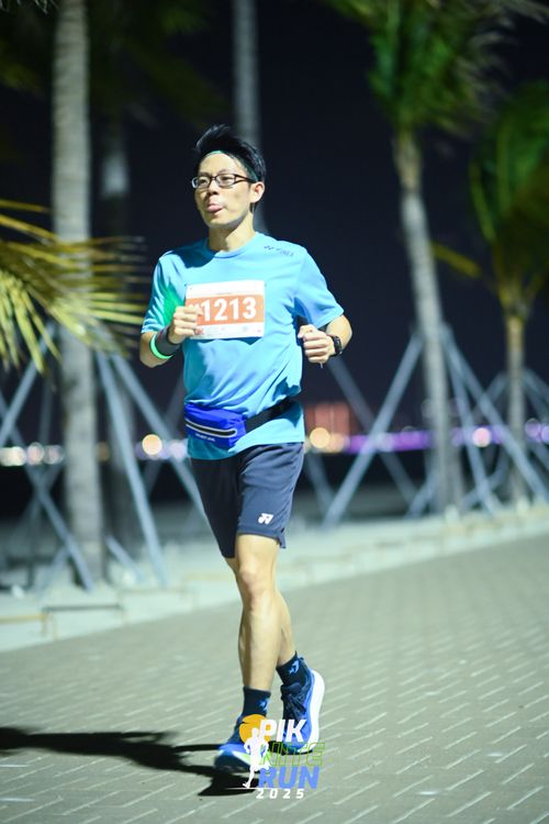 Race photo from PIK NITE RUN 2025