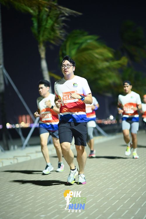 Race photo from PIK NITE RUN 2025