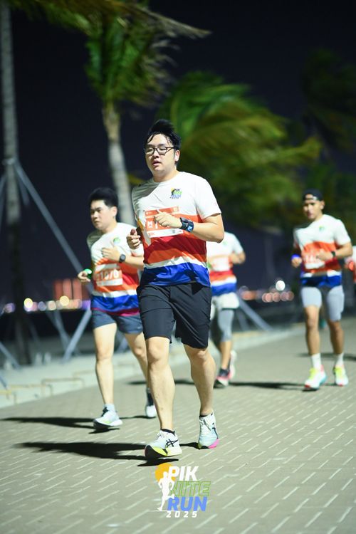 Race photo from PIK NITE RUN 2025