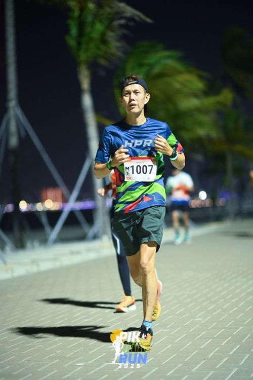 Race photo from PIK NITE RUN 2025