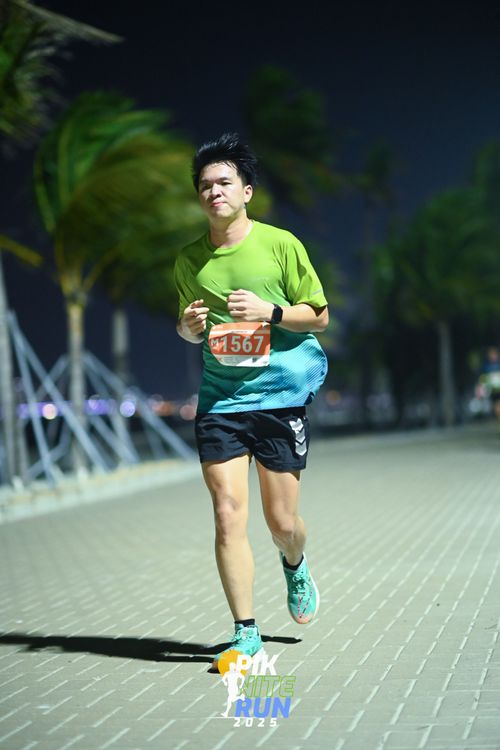 Race photo from PIK NITE RUN 2025