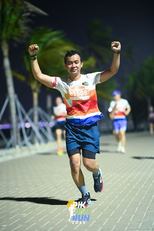 Race photo from PIK NITE RUN 2025