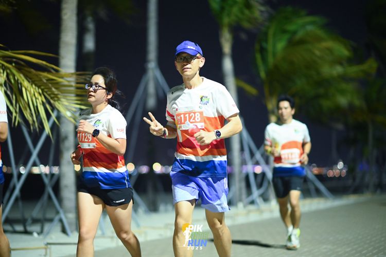 Race photo from PIK NITE RUN 2025