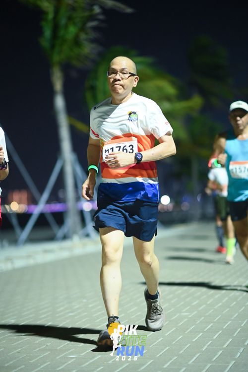 Race photo from PIK NITE RUN 2025