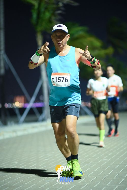 Race photo from PIK NITE RUN 2025