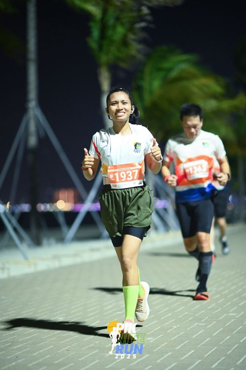Race photo from PIK NITE RUN 2025