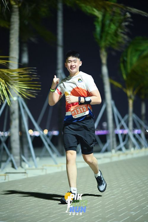 Race photo from PIK NITE RUN 2025