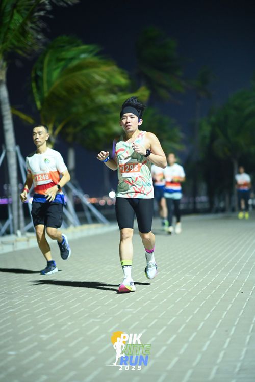 Race photo from PIK NITE RUN 2025