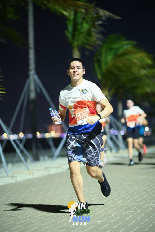 Race photo from PIK NITE RUN 2025