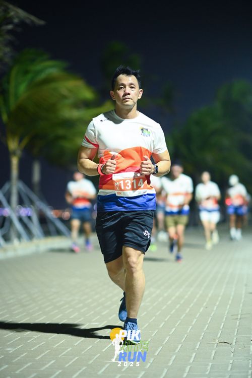Race photo from PIK NITE RUN 2025