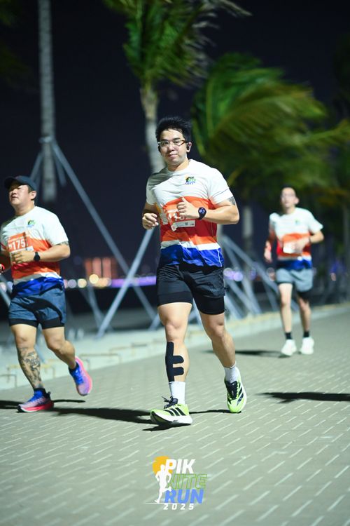 Race photo from PIK NITE RUN 2025