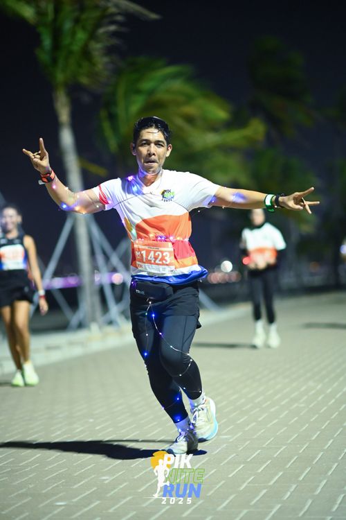 Race photo from PIK NITE RUN 2025