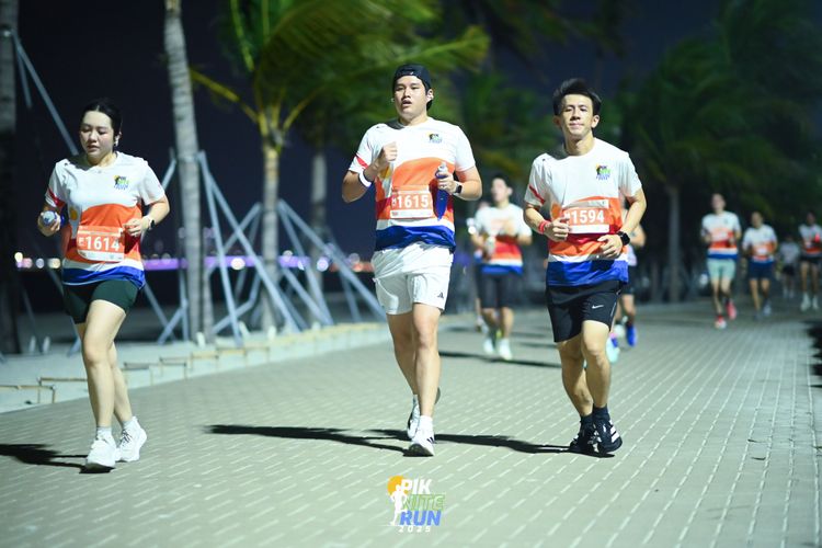 Race photo from PIK NITE RUN 2025