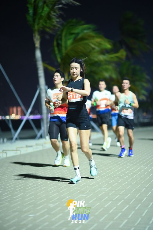 Race photo from PIK NITE RUN 2025