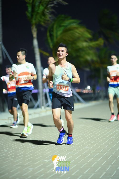 Race photo from PIK NITE RUN 2025