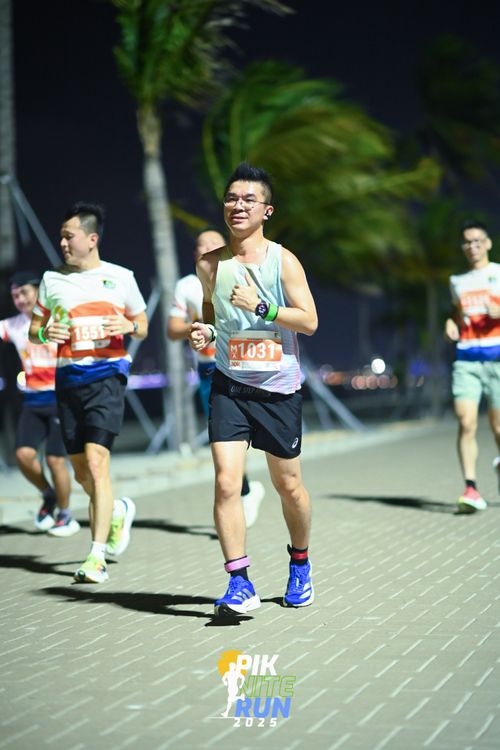 Race photo from PIK NITE RUN 2025