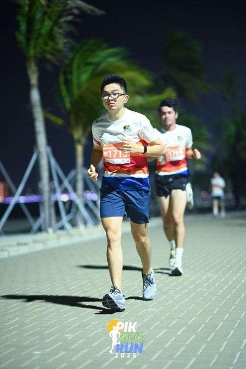 Race photo from PIK NITE RUN 2025