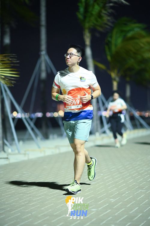Race photo from PIK NITE RUN 2025