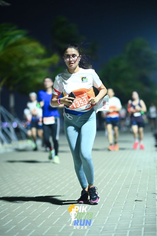 Race photo from PIK NITE RUN 2025