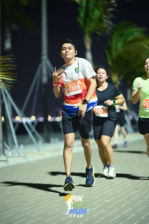 Race photo from PIK NITE RUN 2025