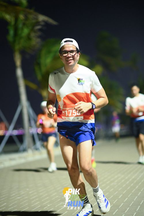 Race photo from PIK NITE RUN 2025