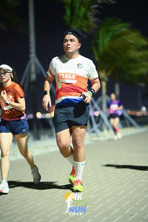Race photo from PIK NITE RUN 2025