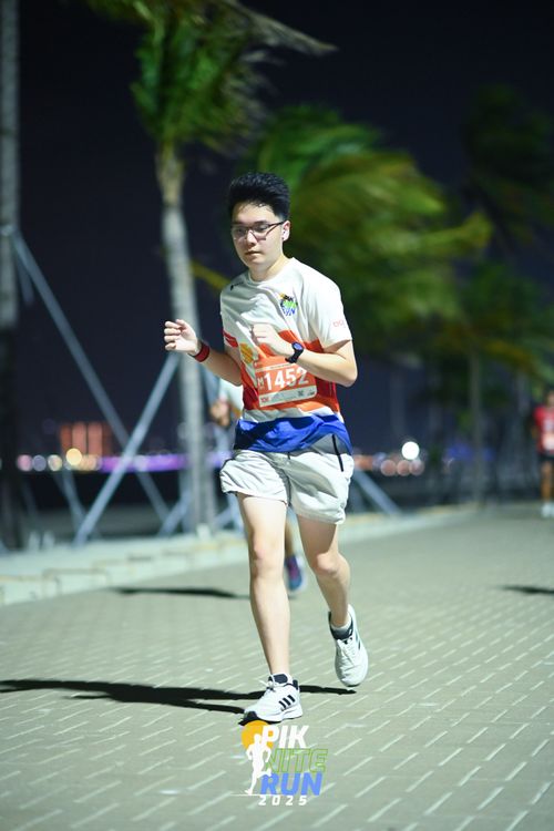 Race photo from PIK NITE RUN 2025