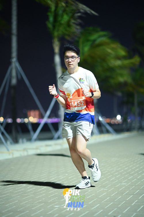 Race photo from PIK NITE RUN 2025