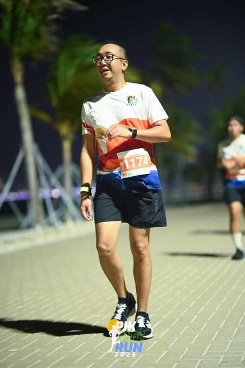 Race photo from PIK NITE RUN 2025