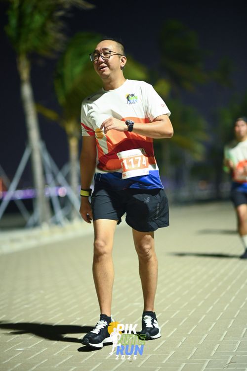 Race photo from PIK NITE RUN 2025