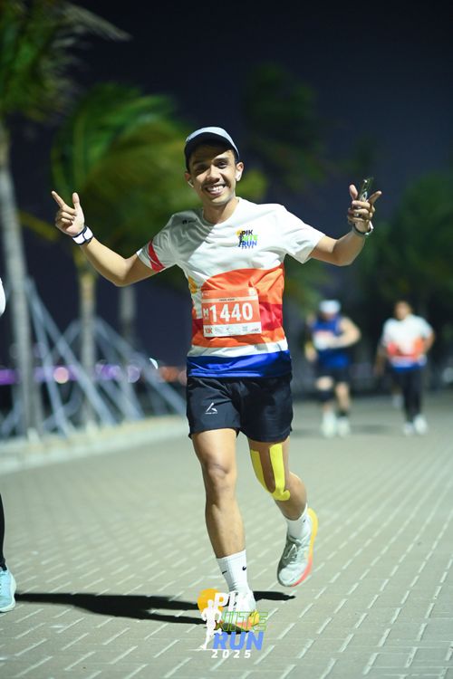 Race photo from PIK NITE RUN 2025