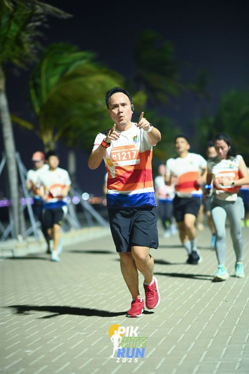 Race photo from PIK NITE RUN 2025