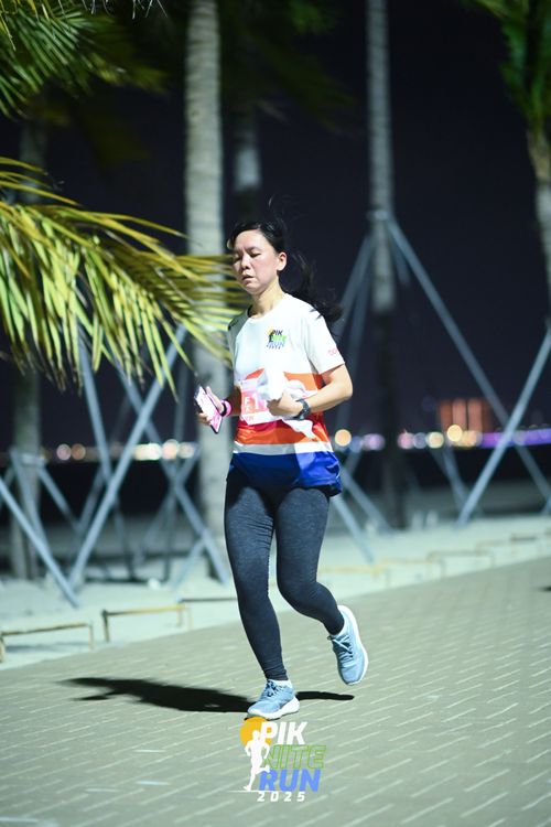 Race photo from PIK NITE RUN 2025