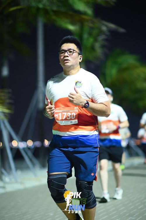 Race photo from PIK NITE RUN 2025