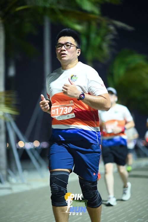 Race photo from PIK NITE RUN 2025