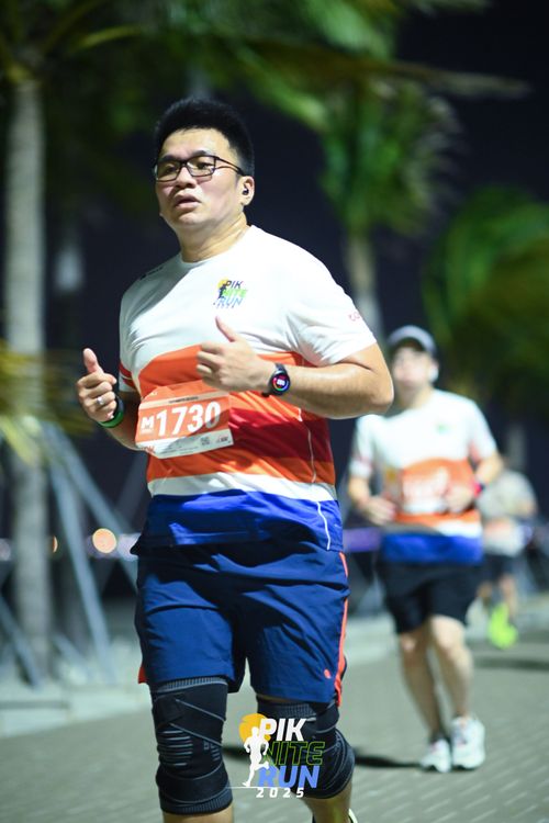 Race photo from PIK NITE RUN 2025