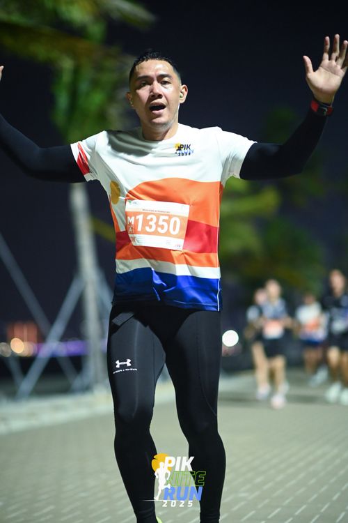 Race photo from PIK NITE RUN 2025