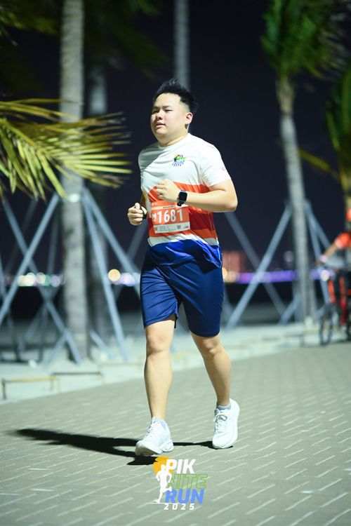 Race photo from PIK NITE RUN 2025