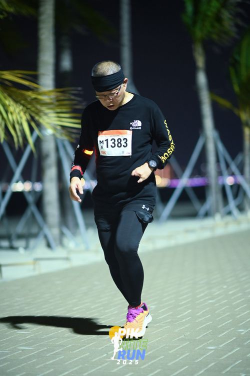 Race photo from PIK NITE RUN 2025