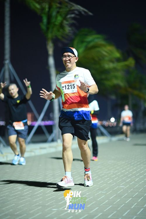 Race photo from PIK NITE RUN 2025