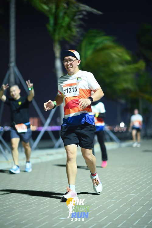 Race photo from PIK NITE RUN 2025