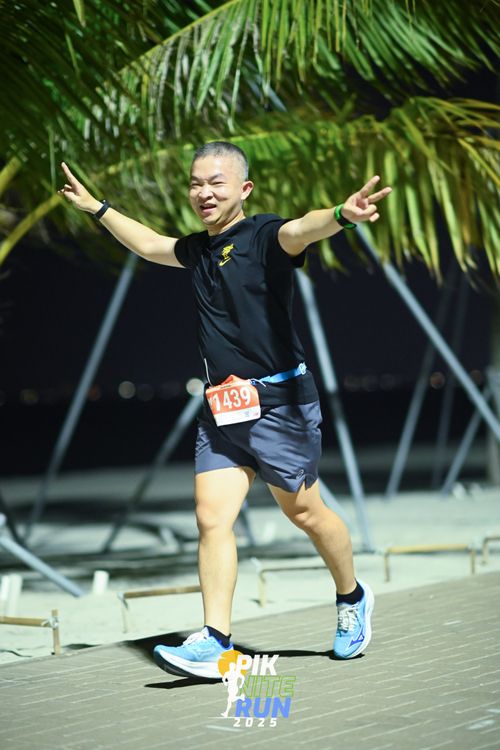 Race photo from PIK NITE RUN 2025